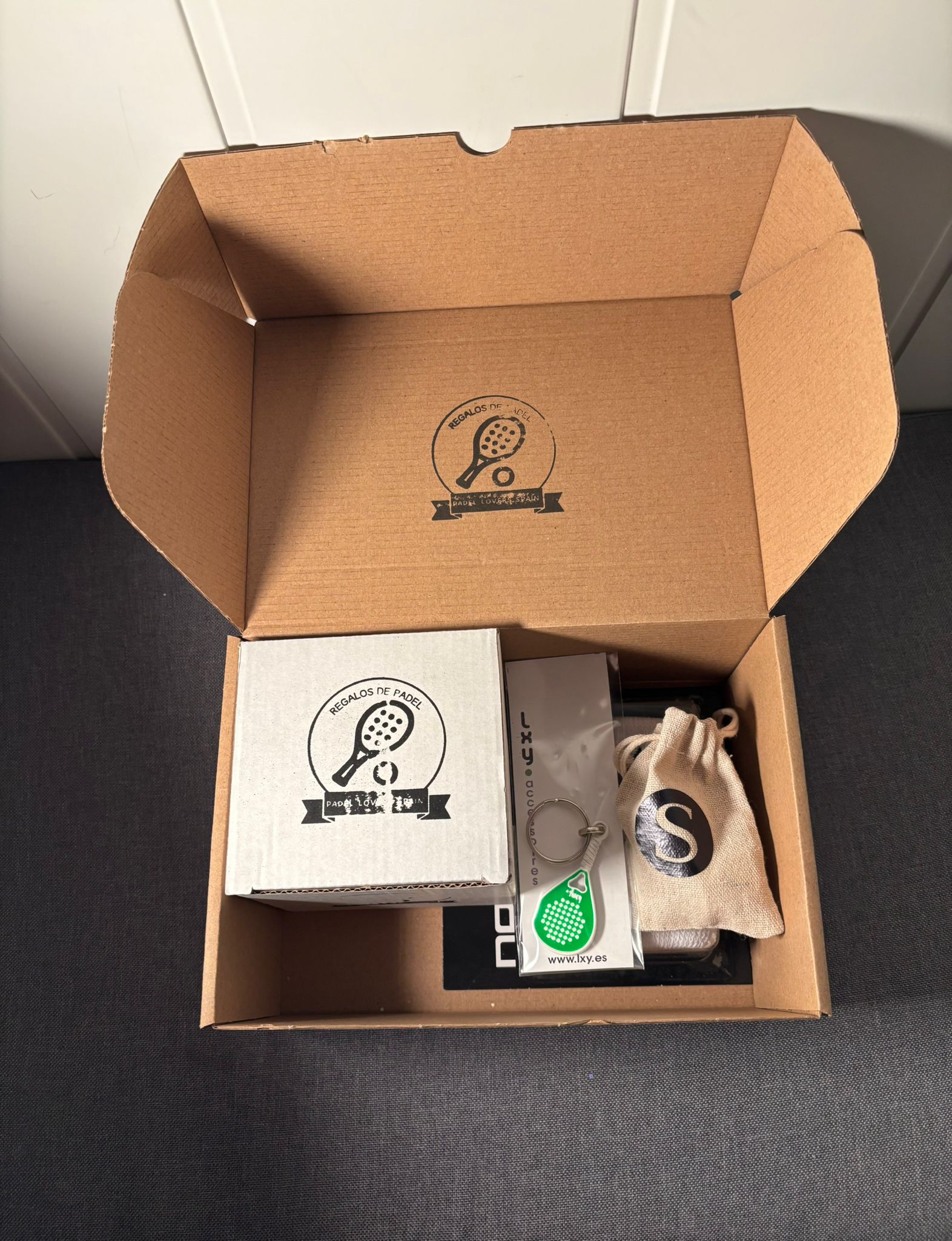 Caja pequeña pádel